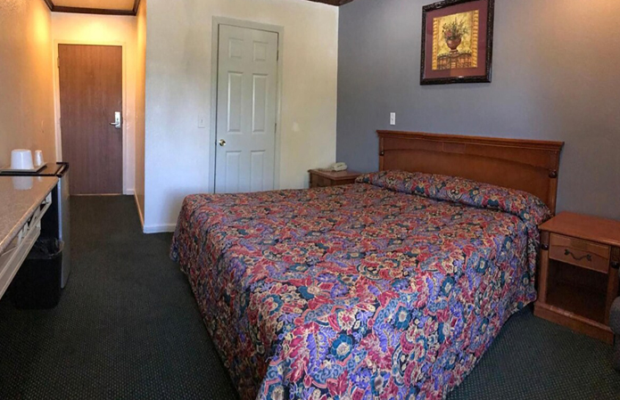 1 King Bed